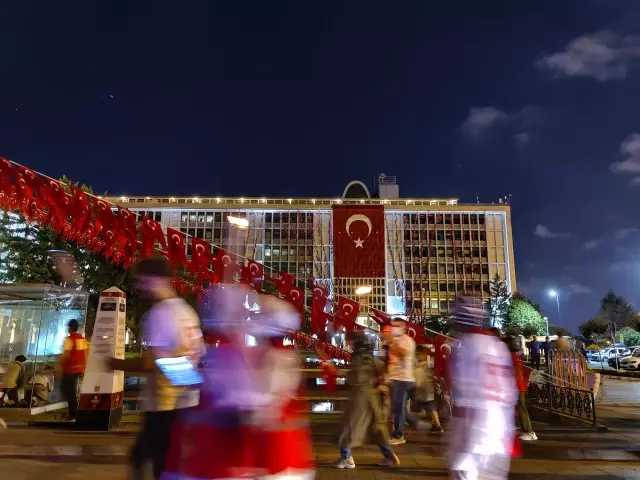 Genç Kızılay İstanbul'dan 15 Temmuz Meşale Yürüyüşü