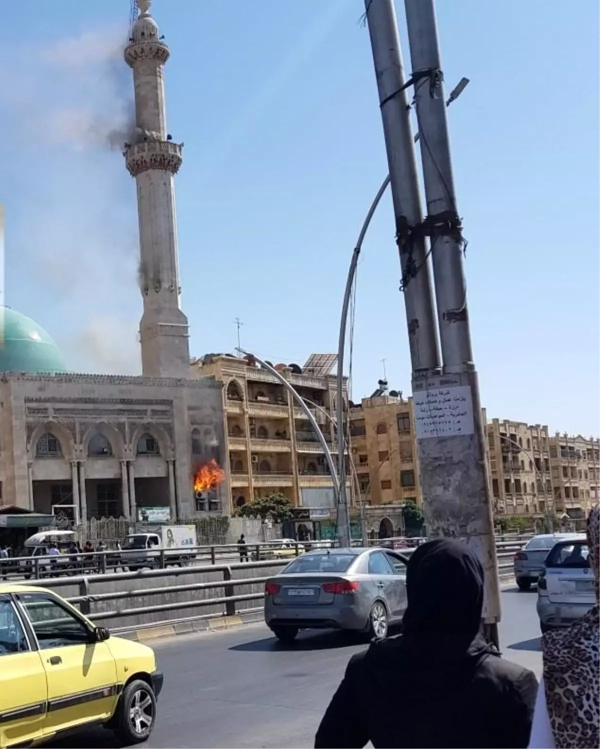 Halep'te cami yangını: 4 yaralı