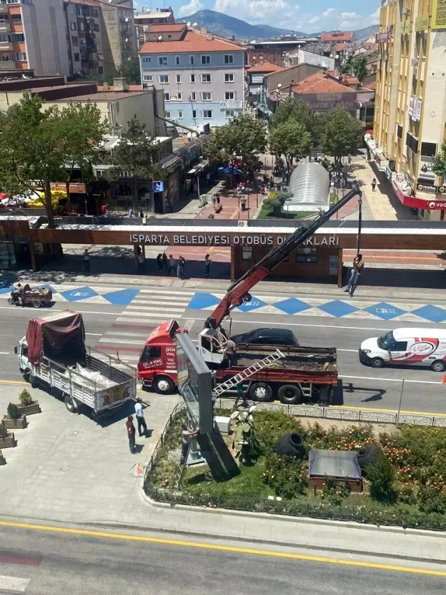 Isparta'da işçinin hayatını hiçe sayan çalışma güvenlik kamerasına yansıdı