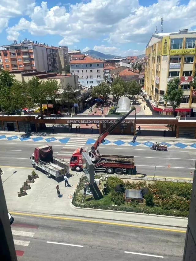 Isparta'da işçinin hayatını hiçe sayan çalışma güvenlik kamerasına yansıdı