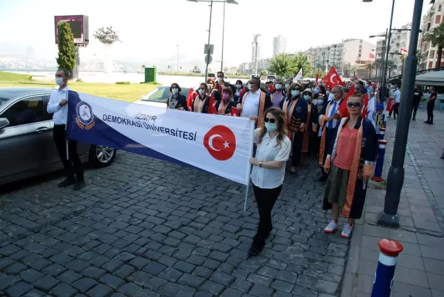 İzmir Demokrasi Üniversitesinden Demokrasi Yürüyüşü