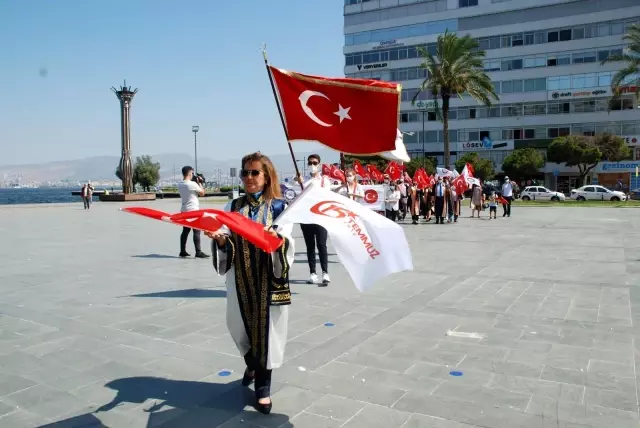 İzmir Demokrasi Üniversitesinden Demokrasi Yürüyüşü