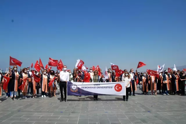İzmir Demokrasi Üniversitesinden Demokrasi Yürüyüşü