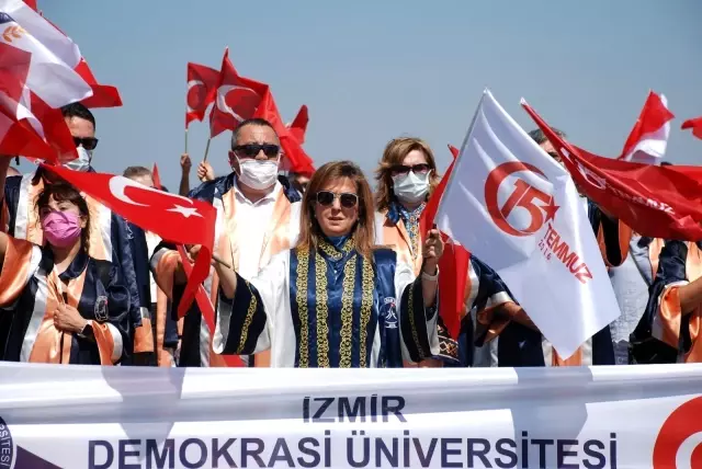 İzmir Demokrasi Üniversitesinden Demokrasi Yürüyüşü
