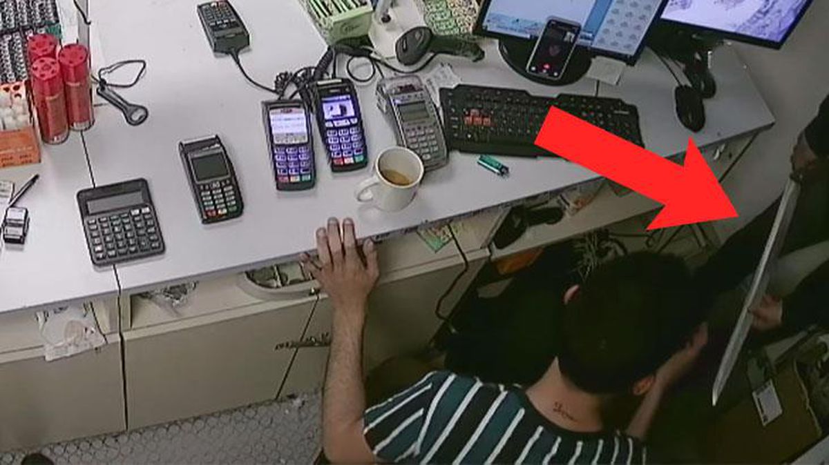 Kar maskeli ve kılıçlı hırsız, akaryakıt istasyonunu böyle soydu
