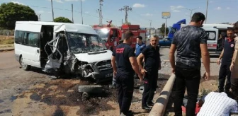Kayseri'de işçilerin minibüsü direğe çarptı: 5 yaralı