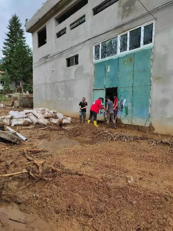 Son dakika haberleri | Kızılay'dan Rize'de selden etkilenen vatandaşlara destek
