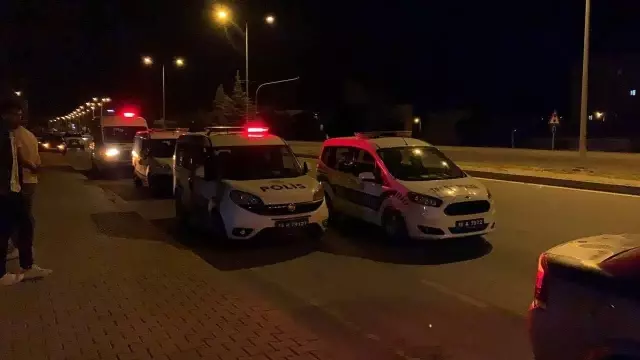 Köpeğe çarpmamak için manevra yapıca kaldırıma çarptı: 4 yaralı
