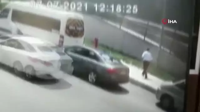 Külçe altın görünümlü çakmak satan dolandırıcılar önce kameralara sonra polise yakalandı