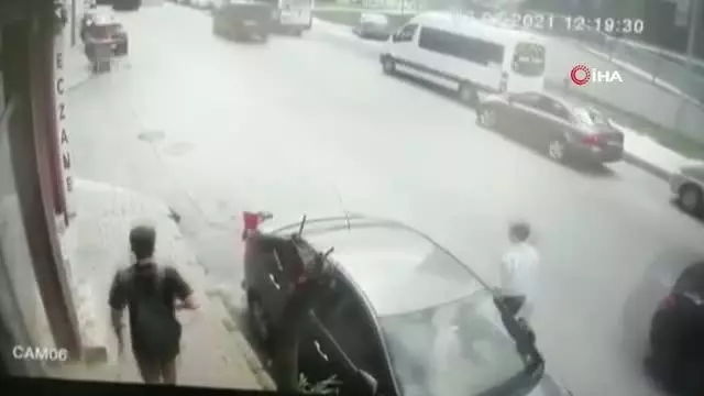 Külçe altın görünümlü çakmak satan dolandırıcılar önce kameralara sonra polise yakalandı