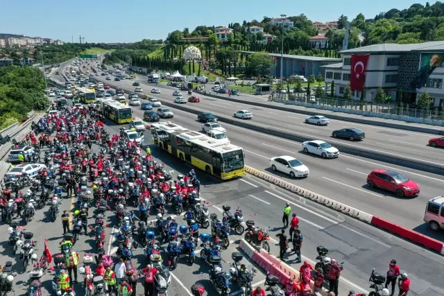 Son dakika haberleri | Motosikletçiler, 15 Temmuz şehitleri için konvoy oluşturdu