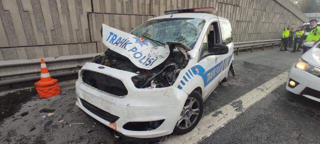 Otoyolda zincirleme trafik kazası: 2'si polis 3 yaralı