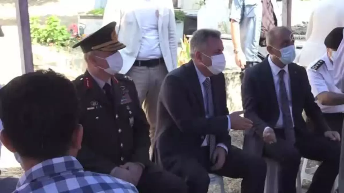 Şehitlikler ziyaret edildi