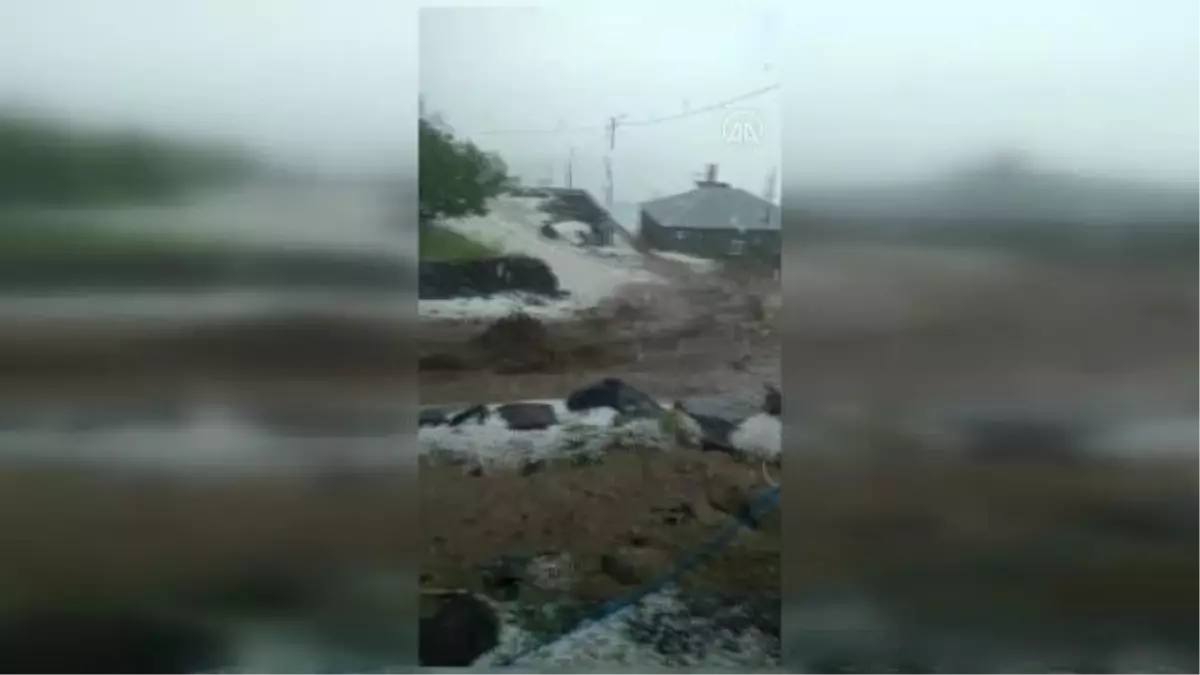 Son Dakika | Sel ev, ahır ve tarım aletlerine zarar verdi