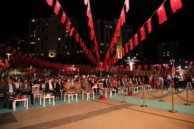 Şırnak'ta demokrasi nöbetine binlerce kişi katıldı