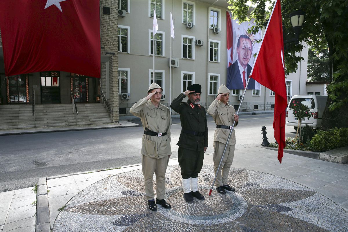 Son dakika haberi: TOKAT'TA 15 TEMMUZ ŞEHİTLERİ İÇİN 251 DAKİKALIK SAYGI NÖBETİ