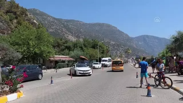 Son dakika haberleri | Turistik ilçelerde bayram tatili yoğunluğu - Ölüdeniz'de 5 kilometre araç uzunluğu oluştu