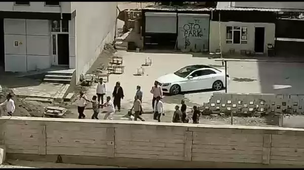 Van'da ta�l�, sopal� ve sandalyeli kavga: 2 yaral�