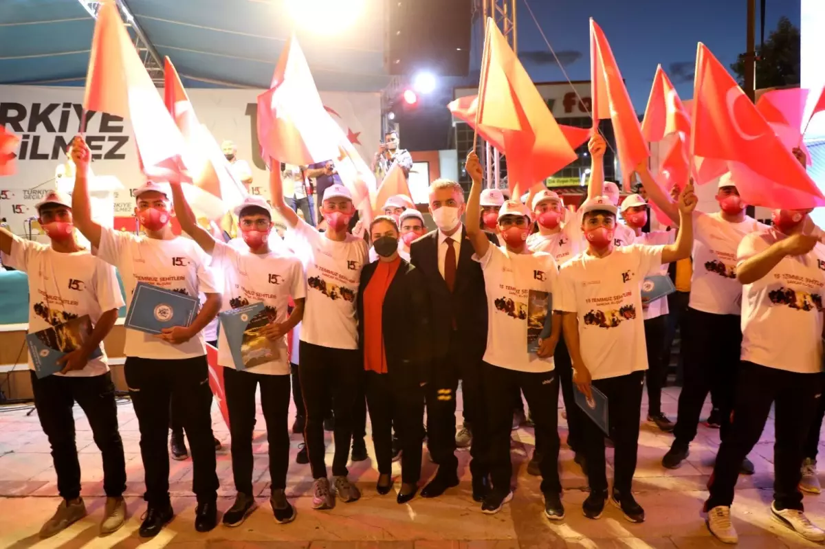 15 Temmuz Demokrasi ve Milli Birlik Günü Dolayısıyla Cumhuriyet Meydanında Programlar Düzenlendi.