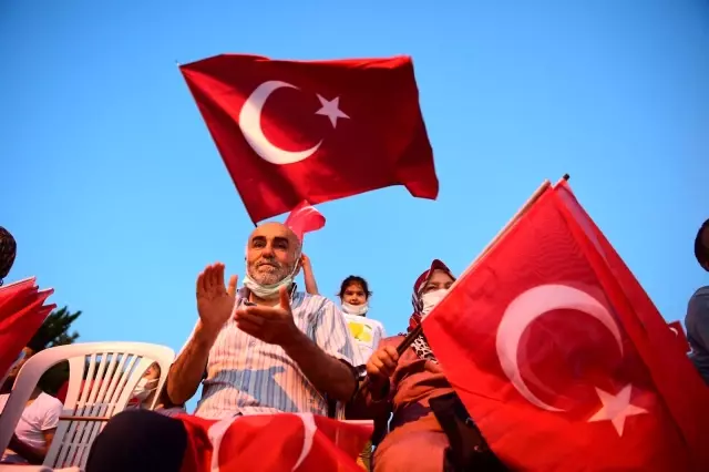 15 Temmuz Sancaktepe'de türkülerle anıldı