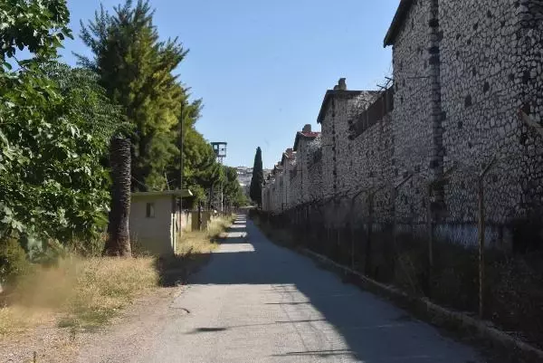 62 yıllık devir kapandı, İzmir Buca Cezaevi sessizliğe büründü