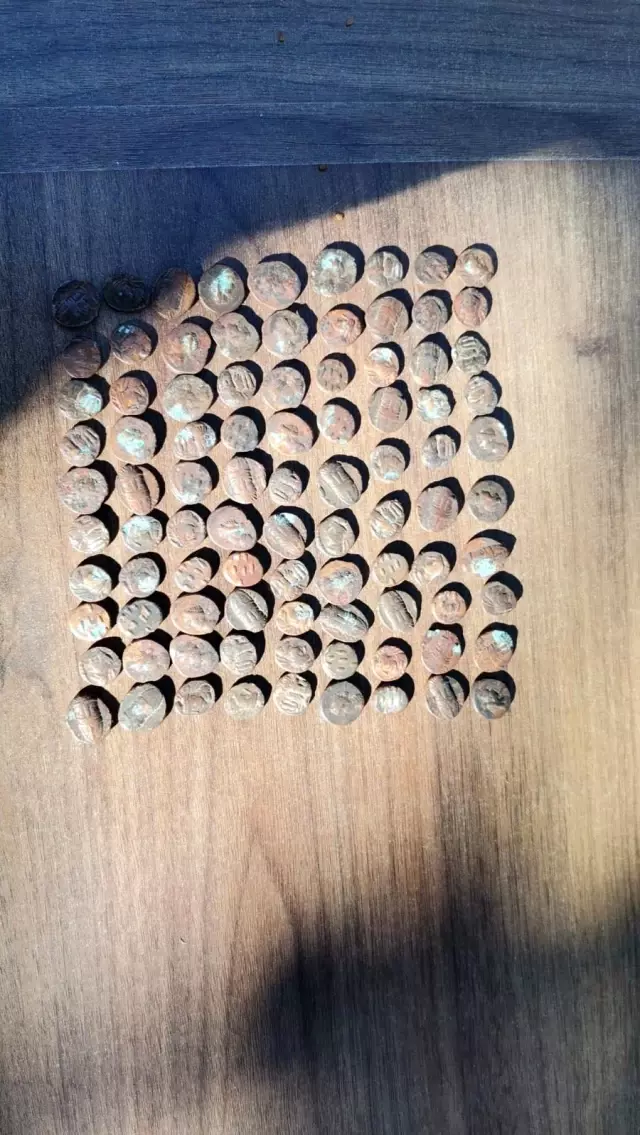 90 sikke ve 1 kilo esrar yakalandı