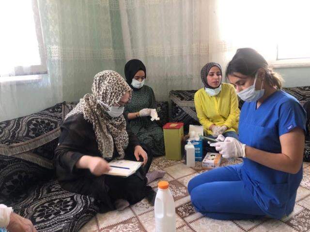 Aşılamanın düşük olduğu Siirt'te ikna timleri, 'Aşı kısırlık yapıyor' söylentilerine karşı kapı kapı geziyor