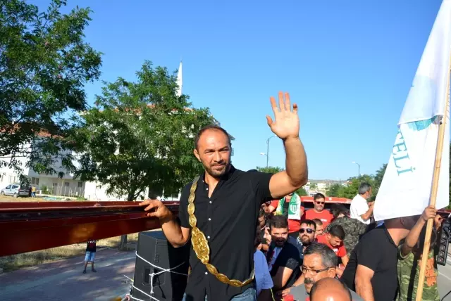 Başpehlivan Ali Gürbüz, baba ocağı Korkuteli'nde