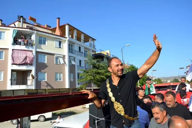 Başpehlivan Ali Gürbüz, baba ocağı Korkuteli'nde