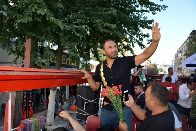 Başpehlivan Ali Gürbüz, baba ocağı Korkuteli'nde