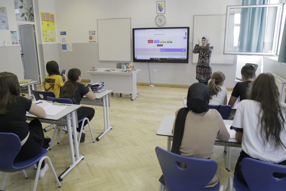 SARAYBOSNA - Bosna Hersekli öğrenciler gönüllülük projesi kapsamında Türkçe öğreniyor