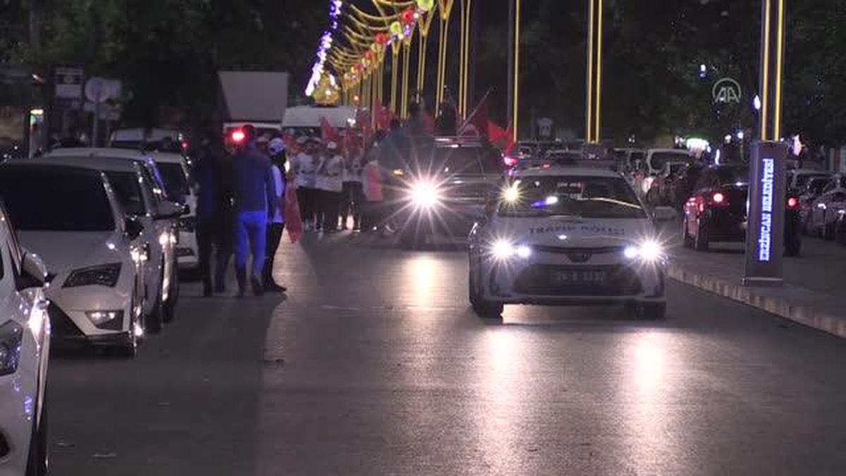 Doğu Anadolu'da vatandaşlar 15 Temmuz şehitlerini andı - Vimarsana News