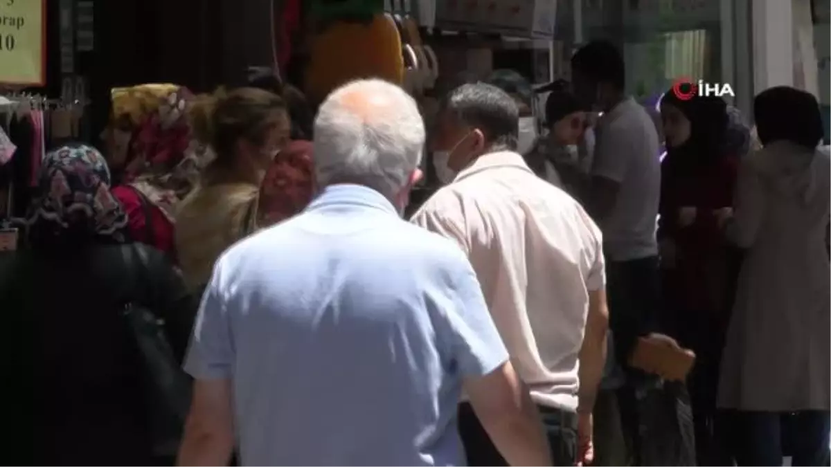 Gaziantep'te çarşı ve merkezlerde bayram yoğunluğu