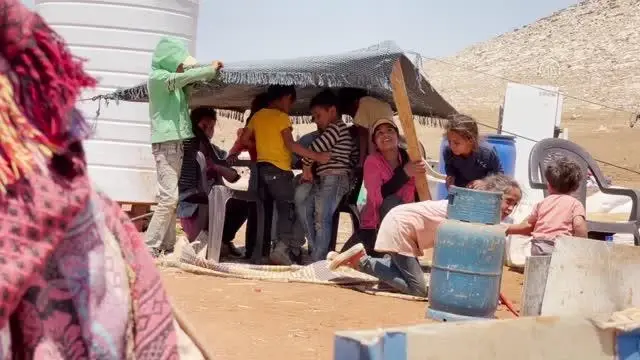 Son dakika haberi... İsrail askerlerinin evlerini yıktığı Filistinli bedevi aileler, kavurucu yaz sıcağında ortada kaldı
