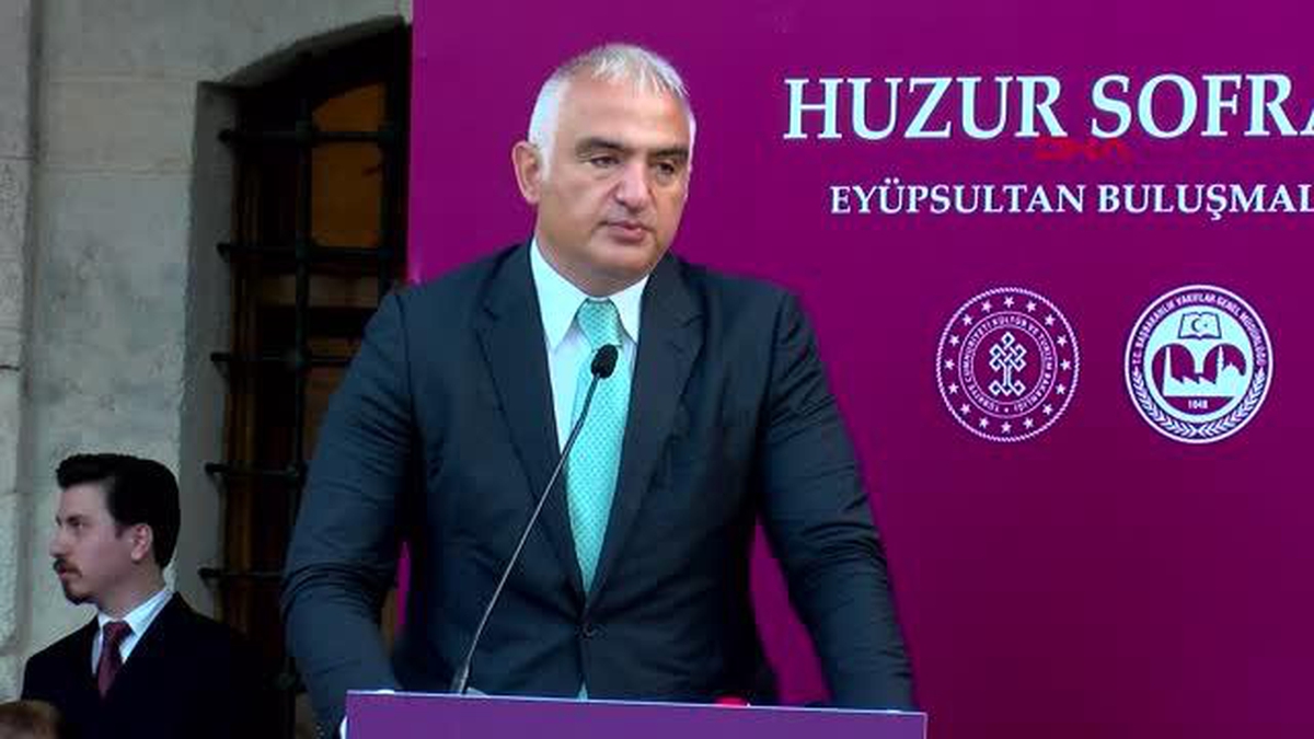 İSTANBUL-KÜLTÜR VE TURİZM BAKANI ERSOY, EYÜPSULTAN'DA DÜZENLENEN 'HUZUR SOFRASI' PROGRAMINA KATILDI