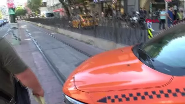KARAKÖY'DE TRAMVAY YOLUNDA KAZA -2