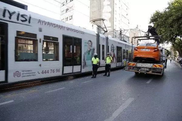 KARAKÖY'DE TRAMVAY YOLUNDA KAZA -2