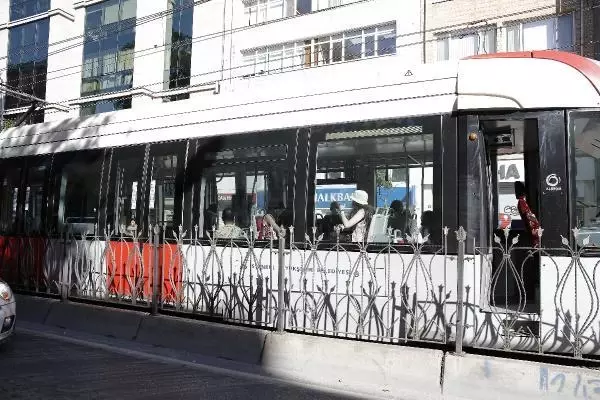 KARAKÖY'DE TRAMVAY YOLUNDA KAZA -2