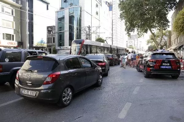 KARAKÖY'DE TRAMVAY YOLUNDA KAZA -2