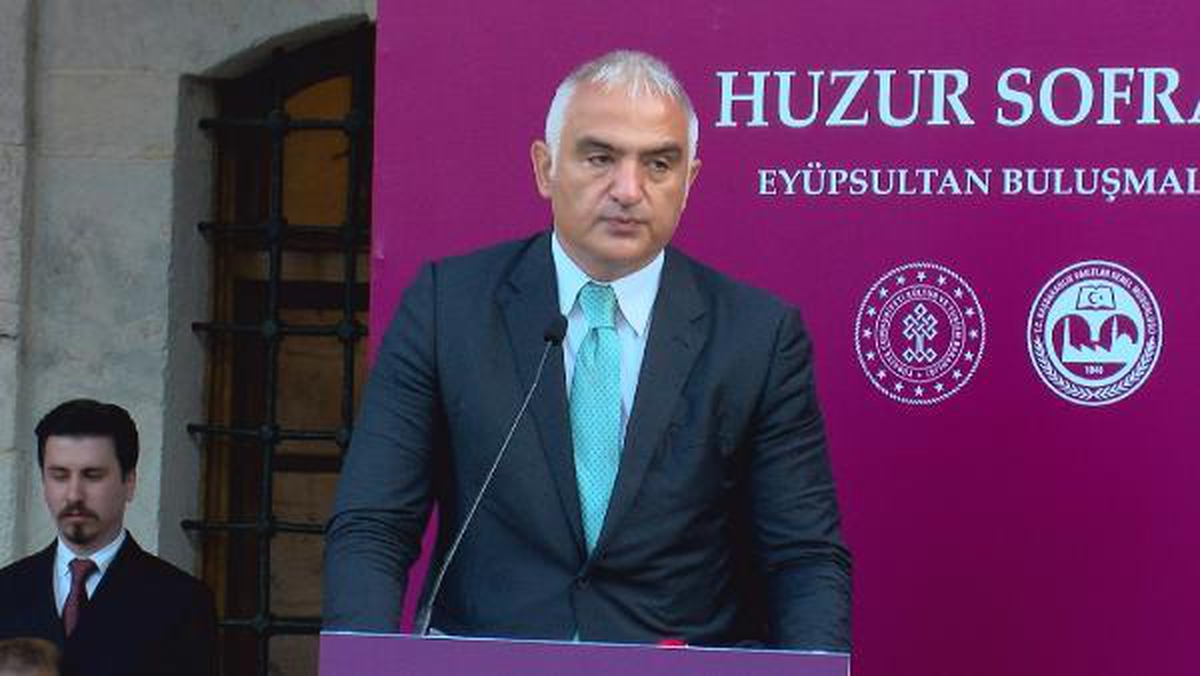 Son dakika haberi | Kültür ve Turizm Bakanı Ersoy, Eyüpsultan'da düzenlenen 'Huzur Sofrası' programına katıldı - Vimarsana News