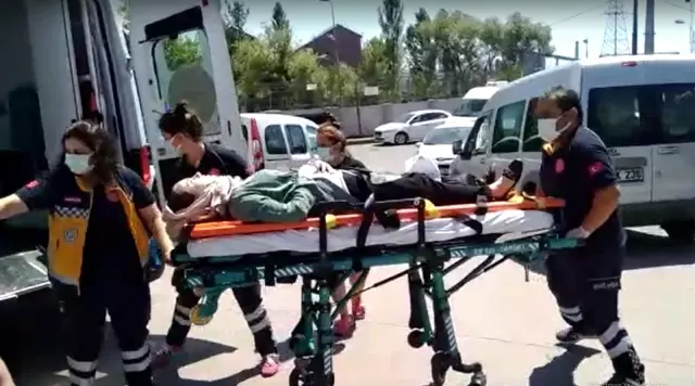 Otomobiller kavşakta çarpıştı: 1 yaralı