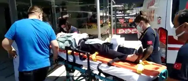 Otomobiller kavşakta çarpıştı: 1 yaralı