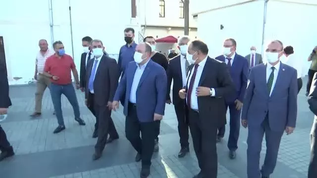 Sanayi ve Teknoloji Bakanı Varank, vatandaşlara süt mısır ikramında bulundu