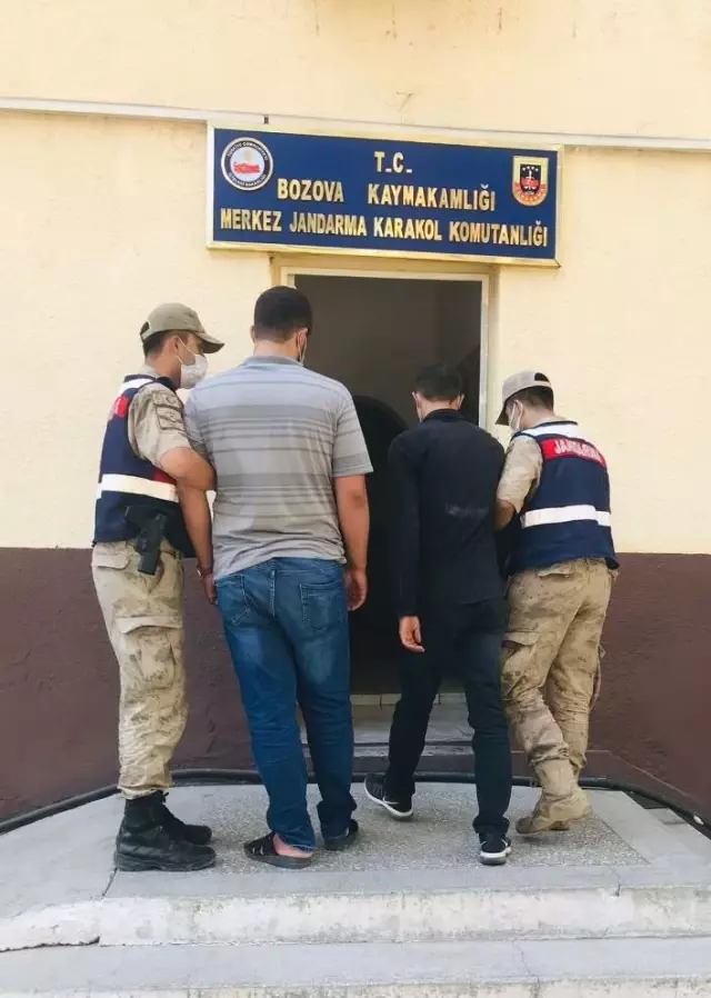 ŞANLIURFA - Silahlı kavga sırasında yoldan geçen kişiyi yaralayan zanlı tutuklandı