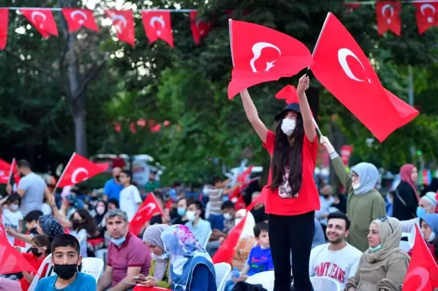 Saraçhane Parkı'nda 15 Temmuz Milli Birlik ve Demokrasi nöbeti