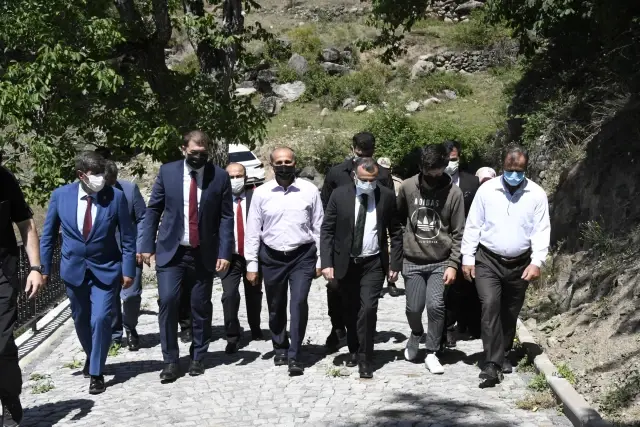 Son dakika: Şehit Öğretmen Necmettin Yılmaz şehadetinin 4. yılında kabri başında anıldı