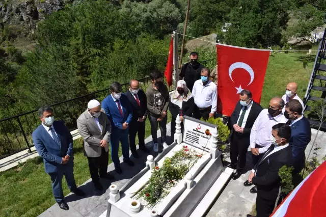 Son dakika: Şehit Öğretmen Necmettin Yılmaz şehadetinin 4. yılında kabri başında anıldı