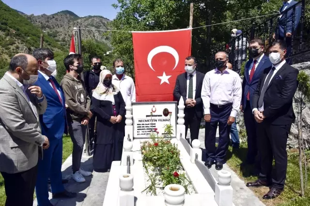 Son dakika: Şehit Öğretmen Necmettin Yılmaz şehadetinin 4. yılında kabri başında anıldı