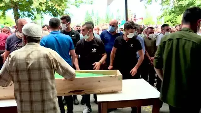 Son dakika haber: Sel ve heyelanda hayatını kaybeden 3 kişi son yolculuklarına uğurlandı
