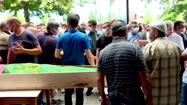 Son dakika haber: Sel ve heyelanda hayatını kaybeden 3 kişi son yolculuklarına uğurlandı